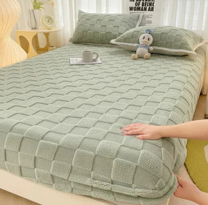 Luxury Soft Fleece Bedspread – Smooth, Warm & Breathable
