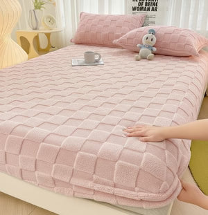 Luxury Soft Fleece Bedspread – Smooth, Warm & Breathable